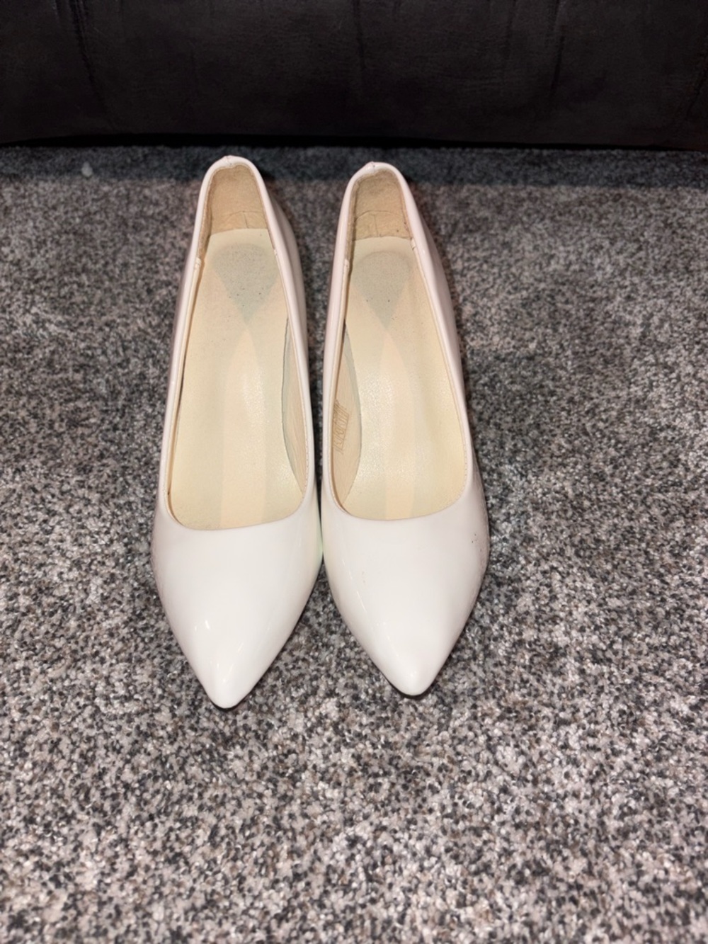 Women's Pointed-Toe Pumps - White